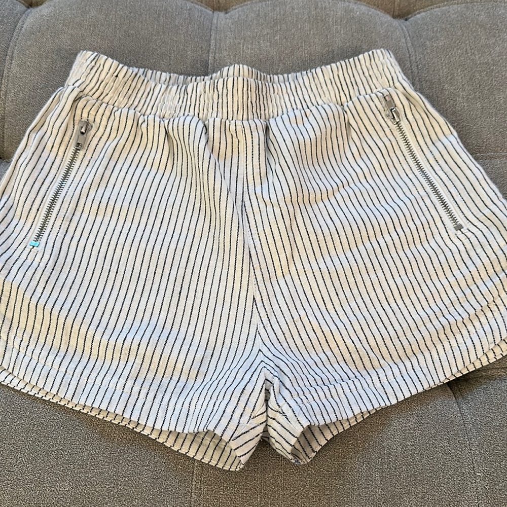 STRIPED HIGH WAIST SHORTS